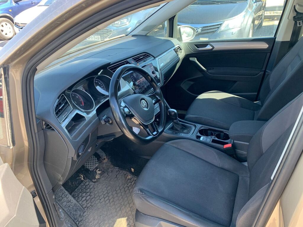 Volkswagen Touran 2017 Ruskea (beige)