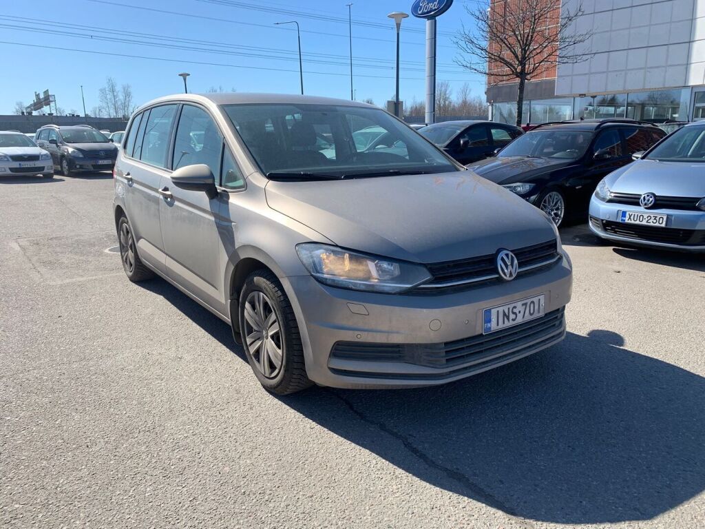 Volkswagen Touran 2017 Ruskea (beige)