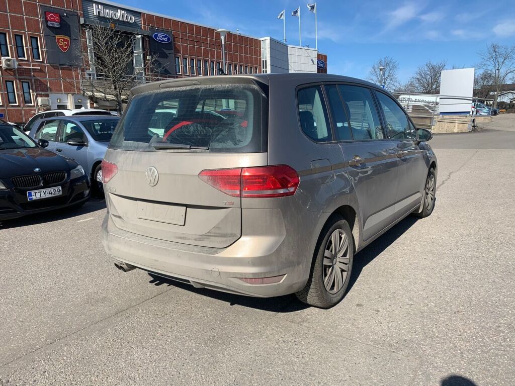 Volkswagen Touran 2017 Ruskea (beige)
