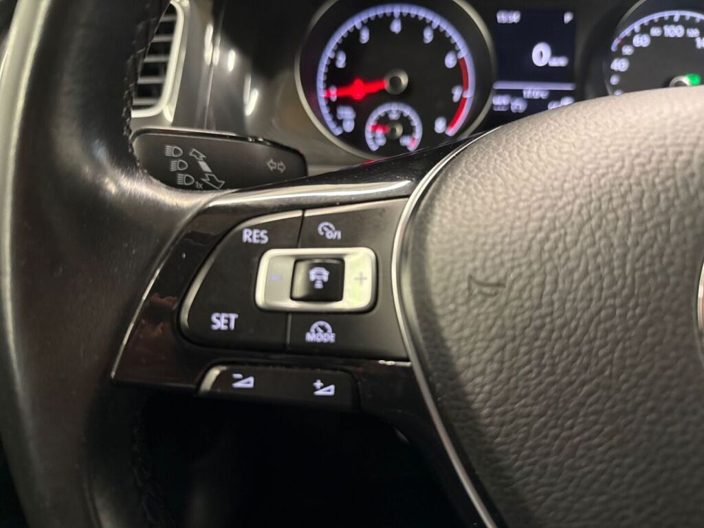 Volkswagen Golf 2017 Valkoinen