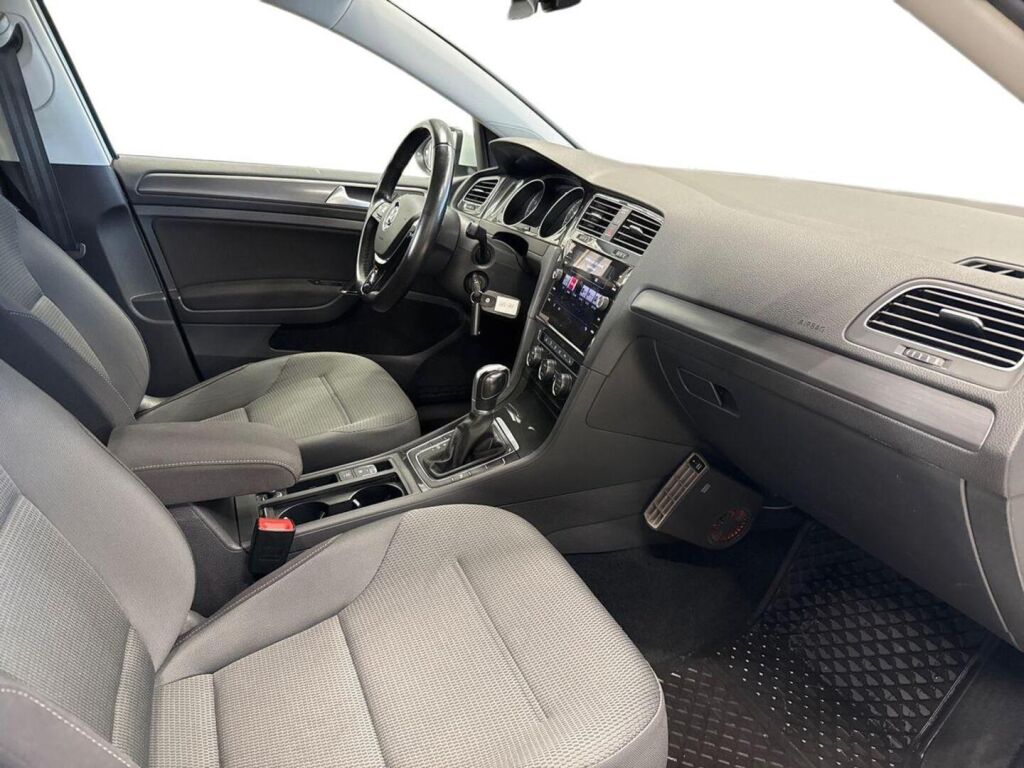 Volkswagen Golf 2017 Valkoinen