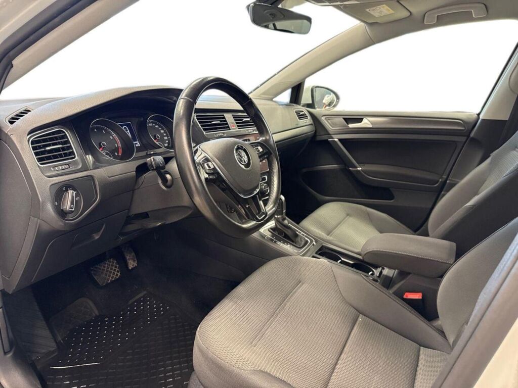 Volkswagen Golf 2017 Valkoinen