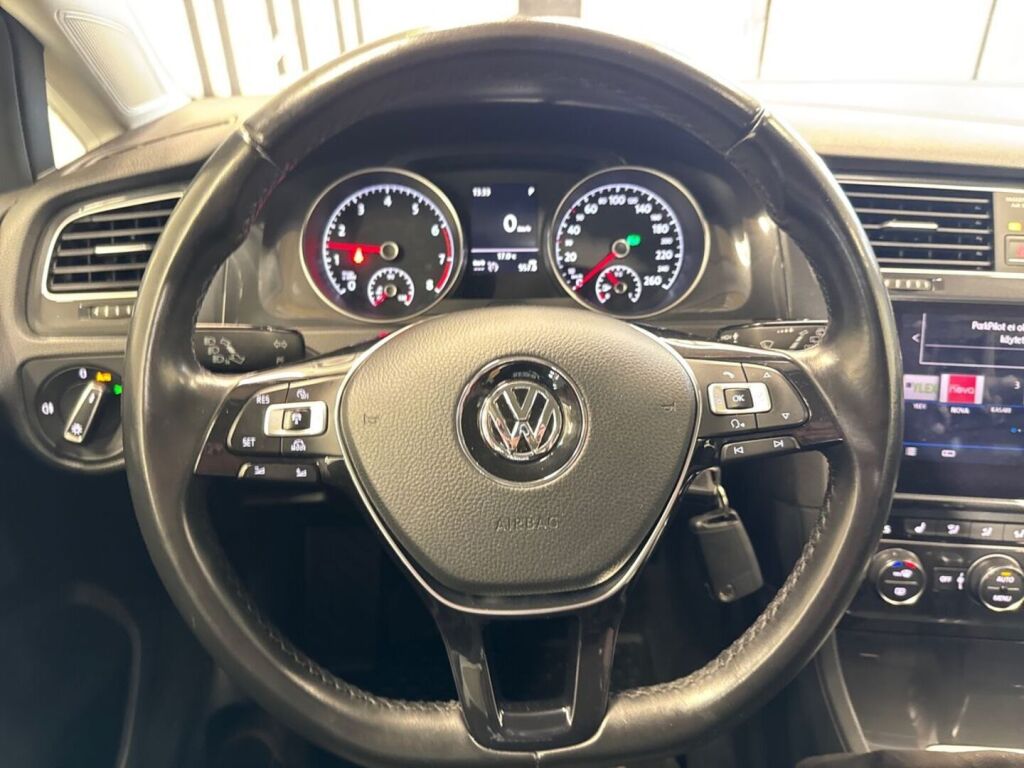 Volkswagen Golf 2017 Valkoinen