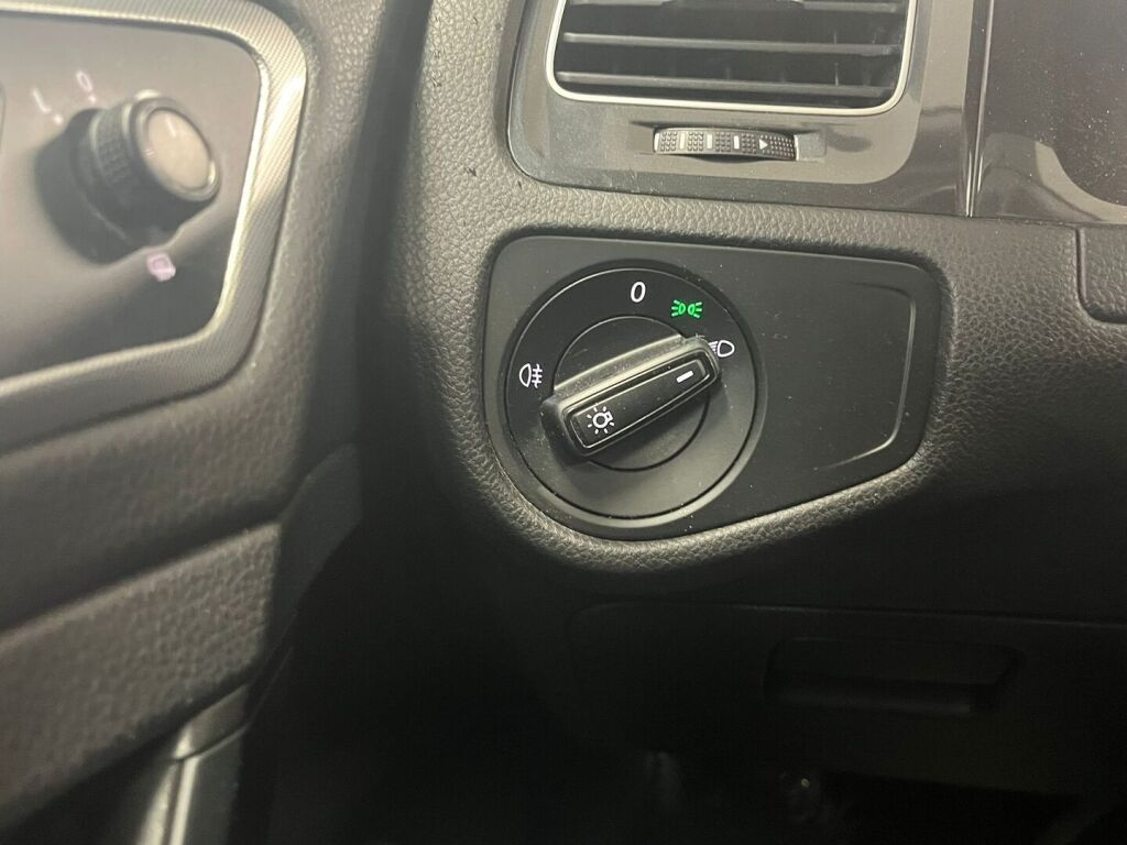 Volkswagen Golf 2017 Musta
