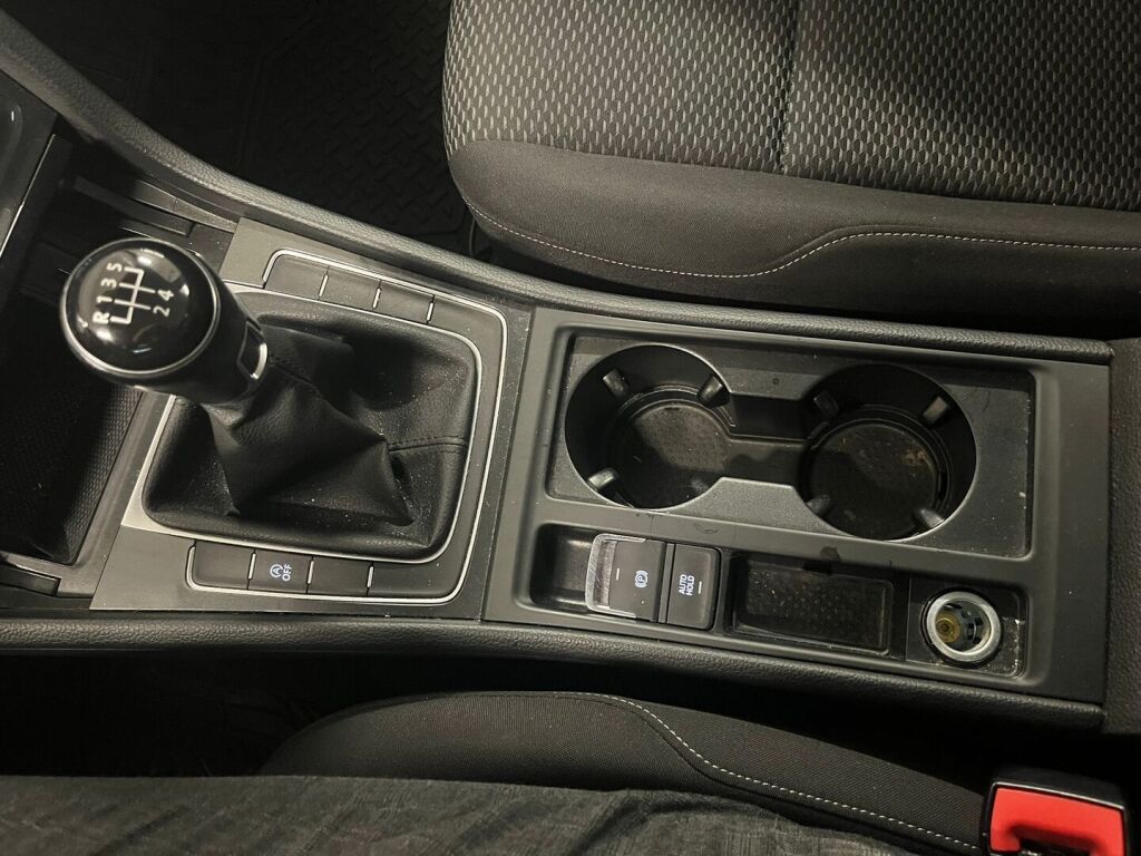 Volkswagen Golf 2017 Musta