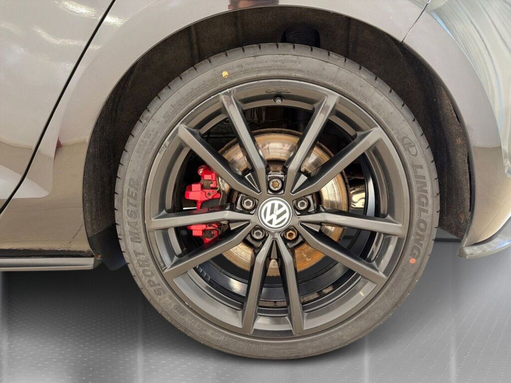 Volkswagen Golf 2018 Musta