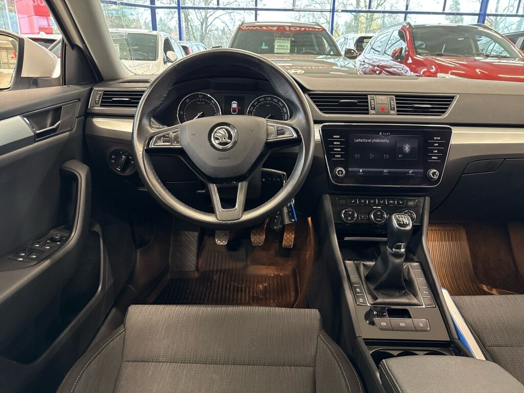 Skoda Superb 2017 Valkoinen