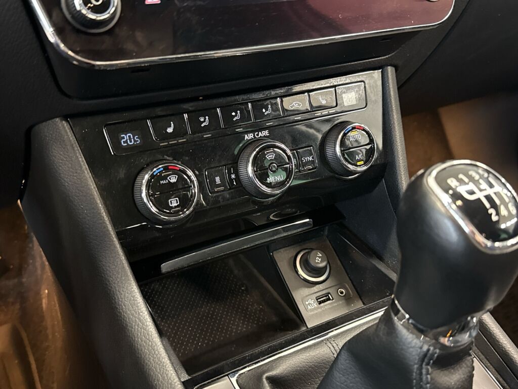 Skoda Superb 2017 Valkoinen