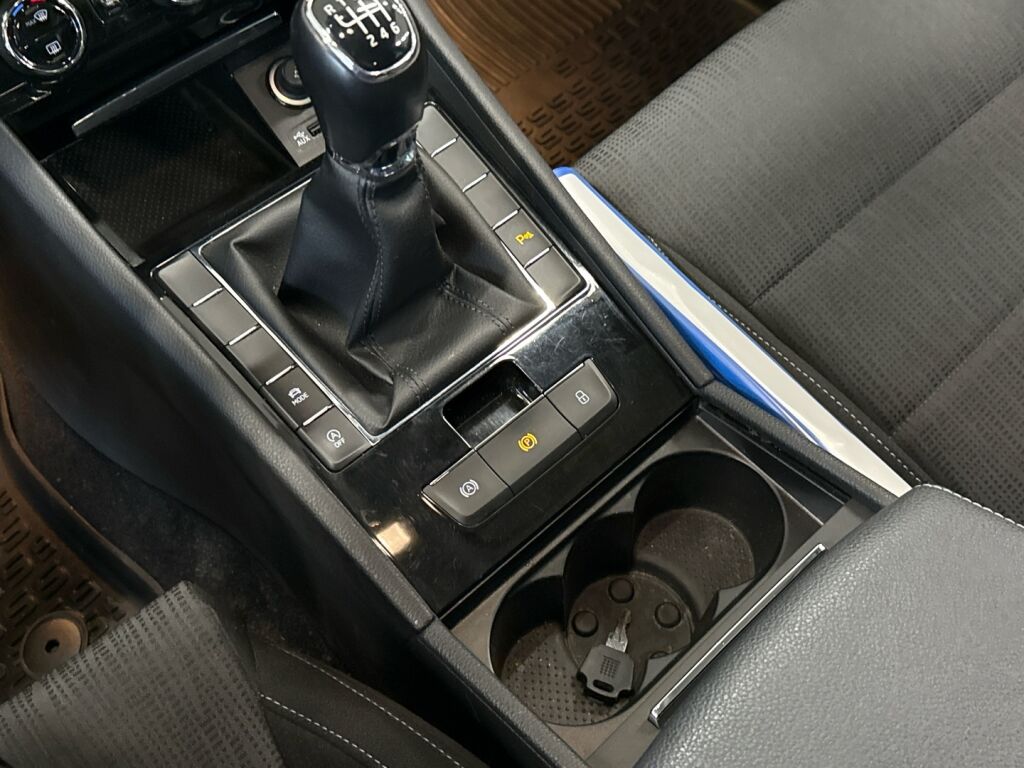 Skoda Superb 2017 Valkoinen