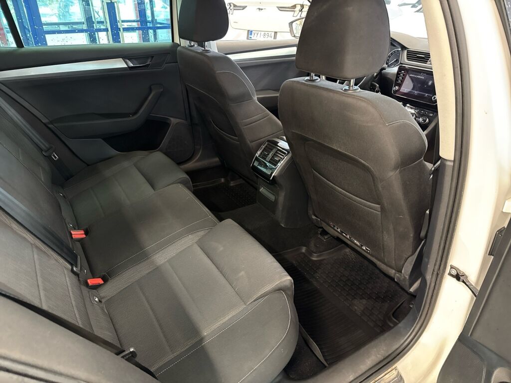 Skoda Superb 2017 Valkoinen