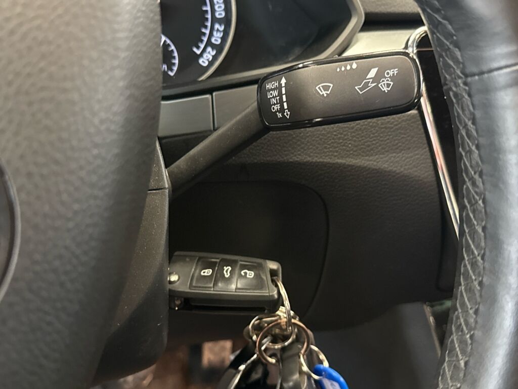 Skoda Superb 2017 Valkoinen