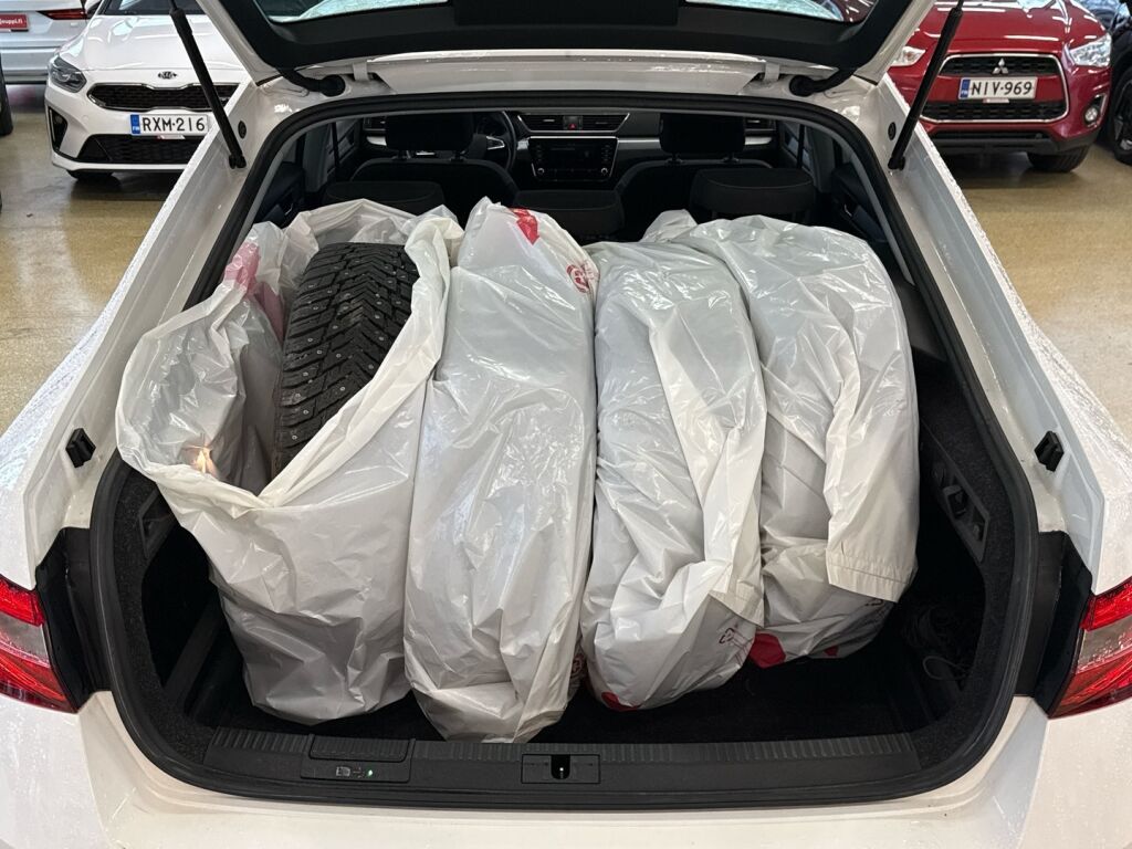 Skoda Superb 2017 Valkoinen