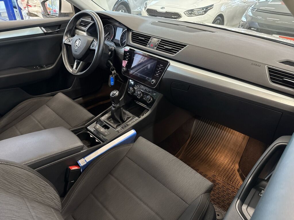 Skoda Superb 2017 Valkoinen