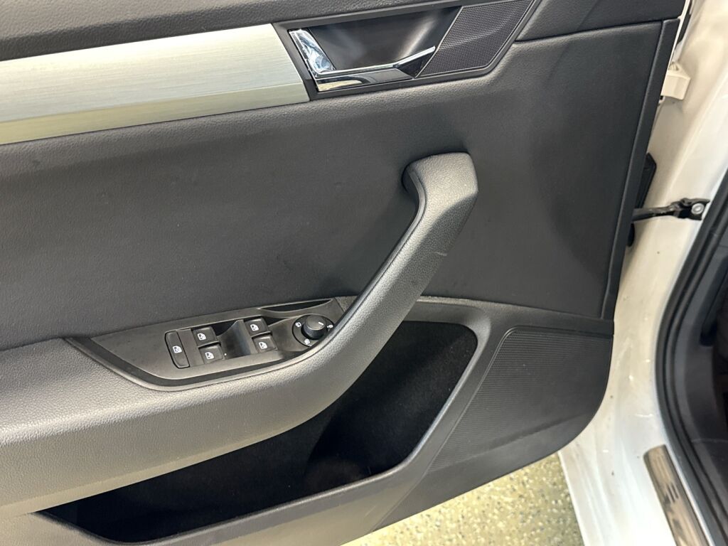 Skoda Superb 2017 Valkoinen