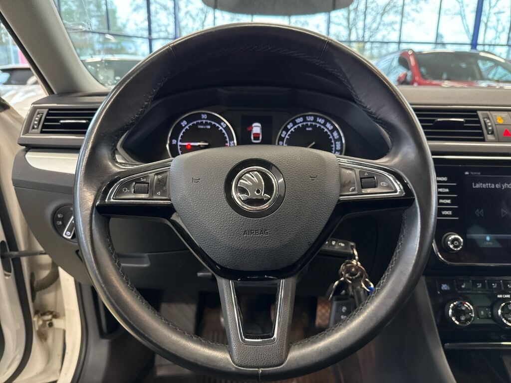 Skoda Superb 2017 Valkoinen