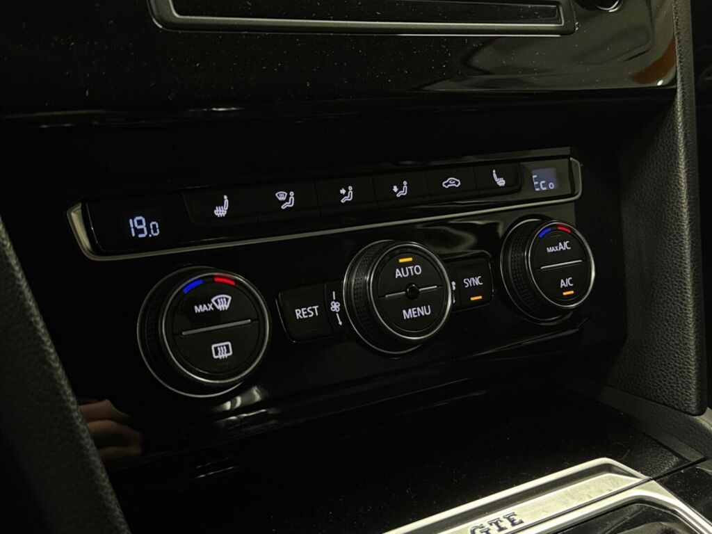 Volkswagen Passat 2016 Musta