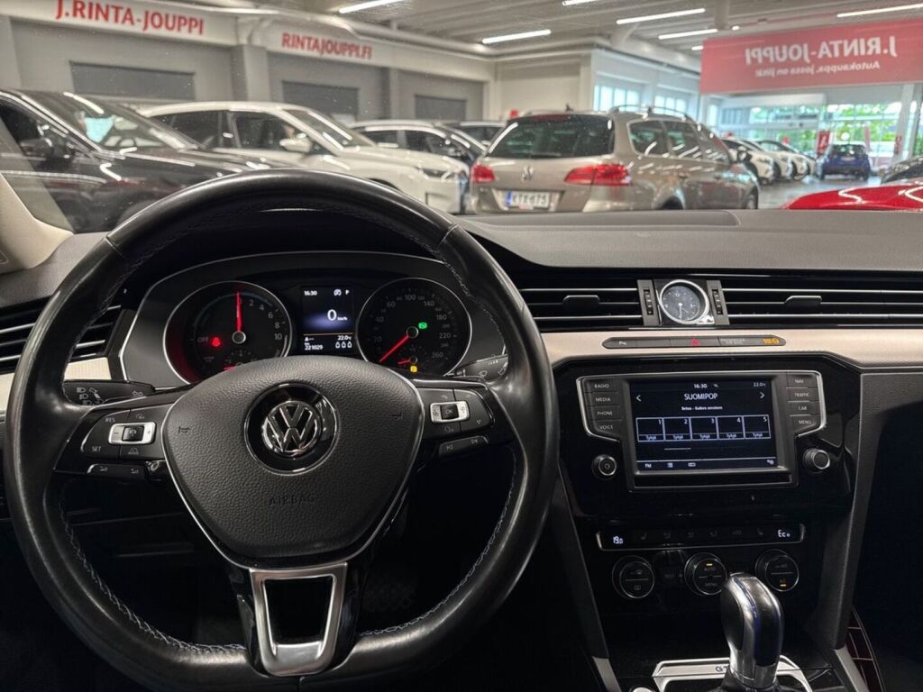 Volkswagen Passat 2016 Musta