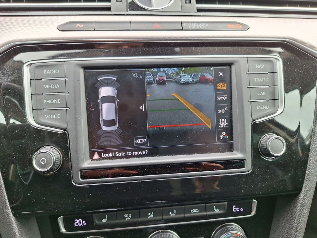 Volkswagen Passat 2016 Musta