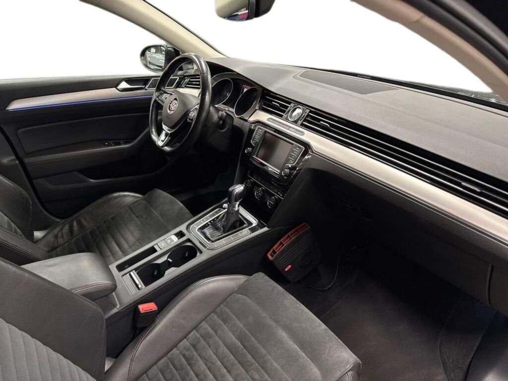 Volkswagen Passat 2016 Musta