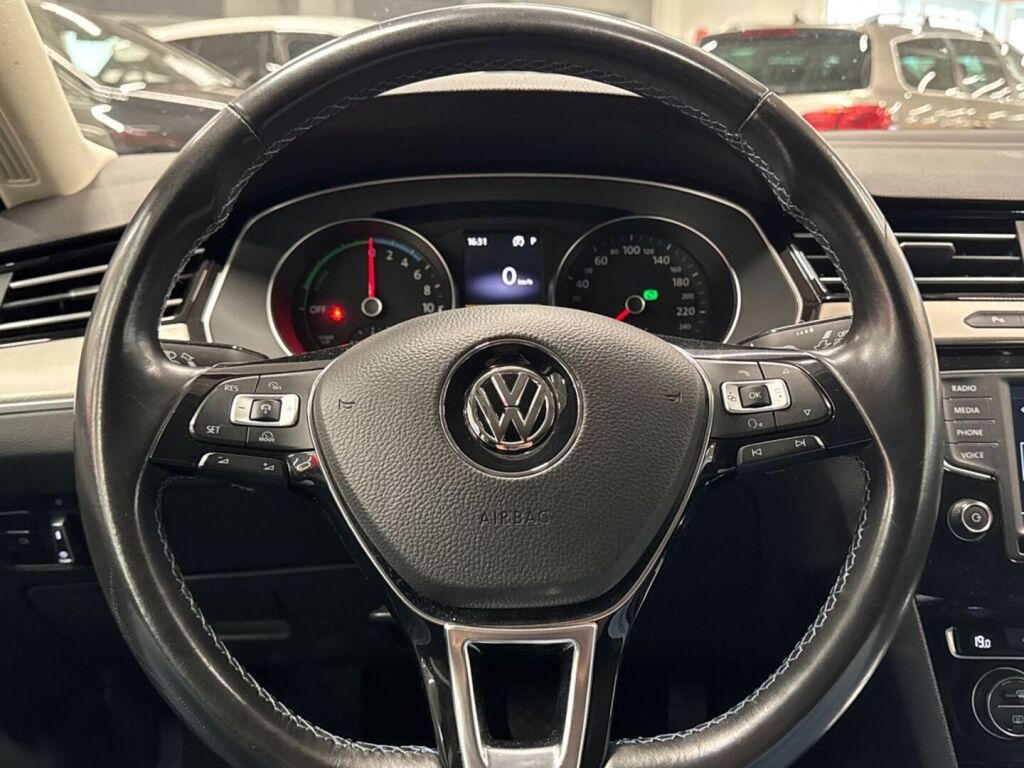 Volkswagen Passat 2016 Musta