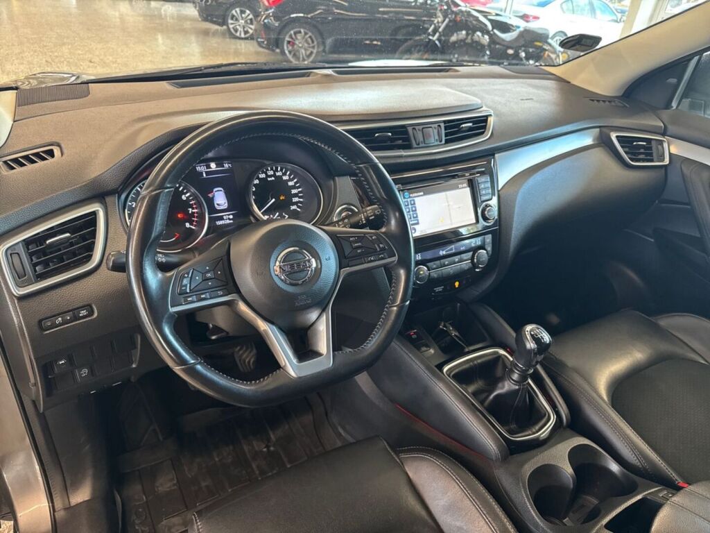 Nissan Qashqai 2018 Metallinhohto Harmaa