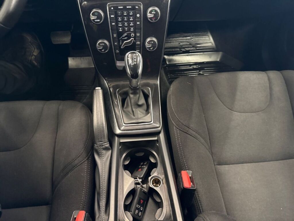 Volvo V40 2018 Harmaa