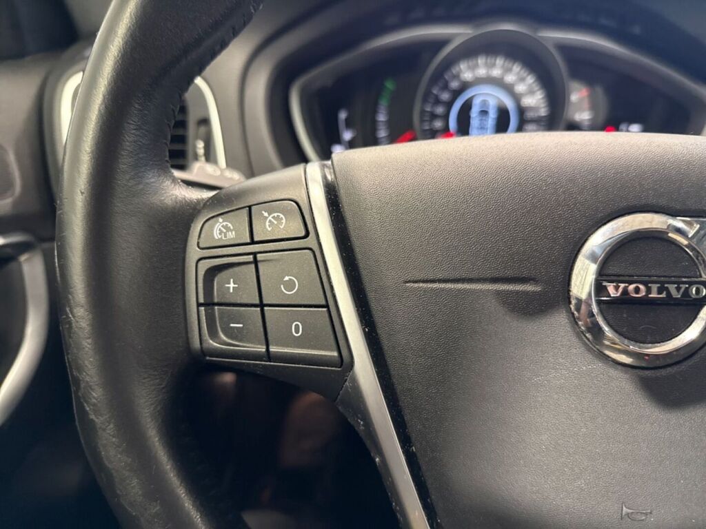 Volvo V40 2018 Harmaa