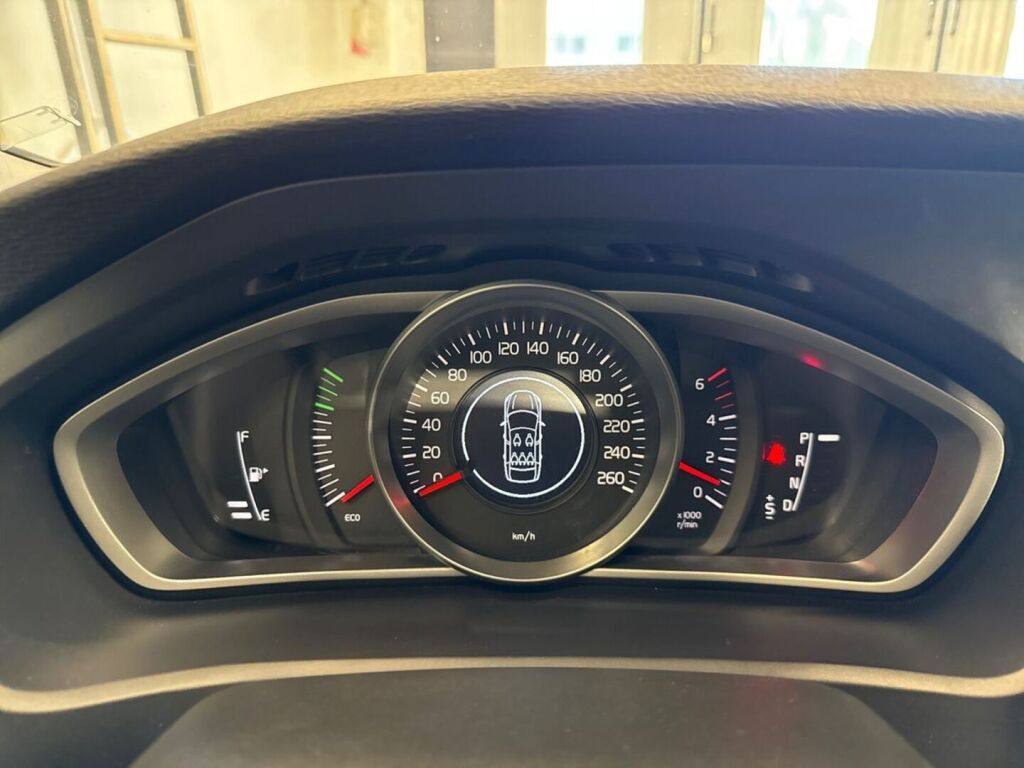 Volvo V40 2018 Harmaa