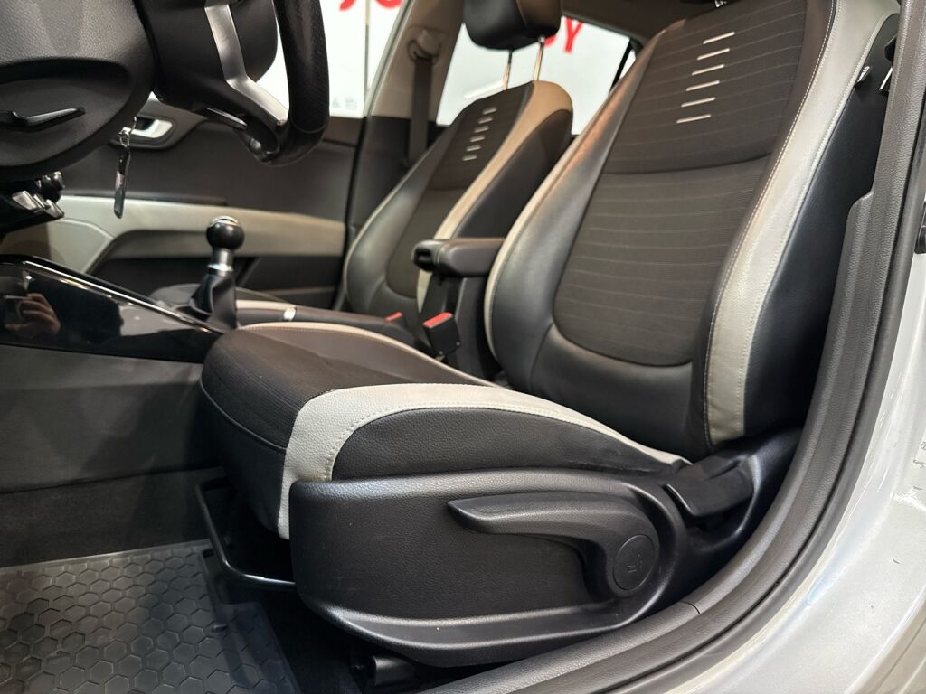 Kia Stonic 2018 Harmaa