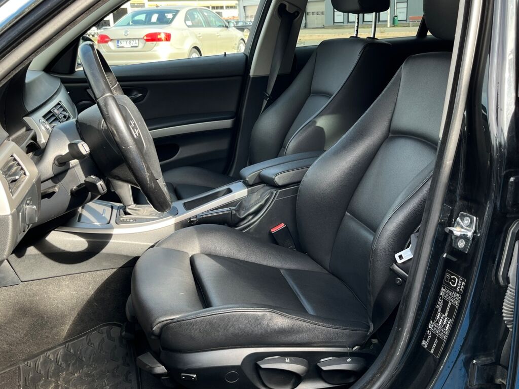 BMW 325 2006 Musta