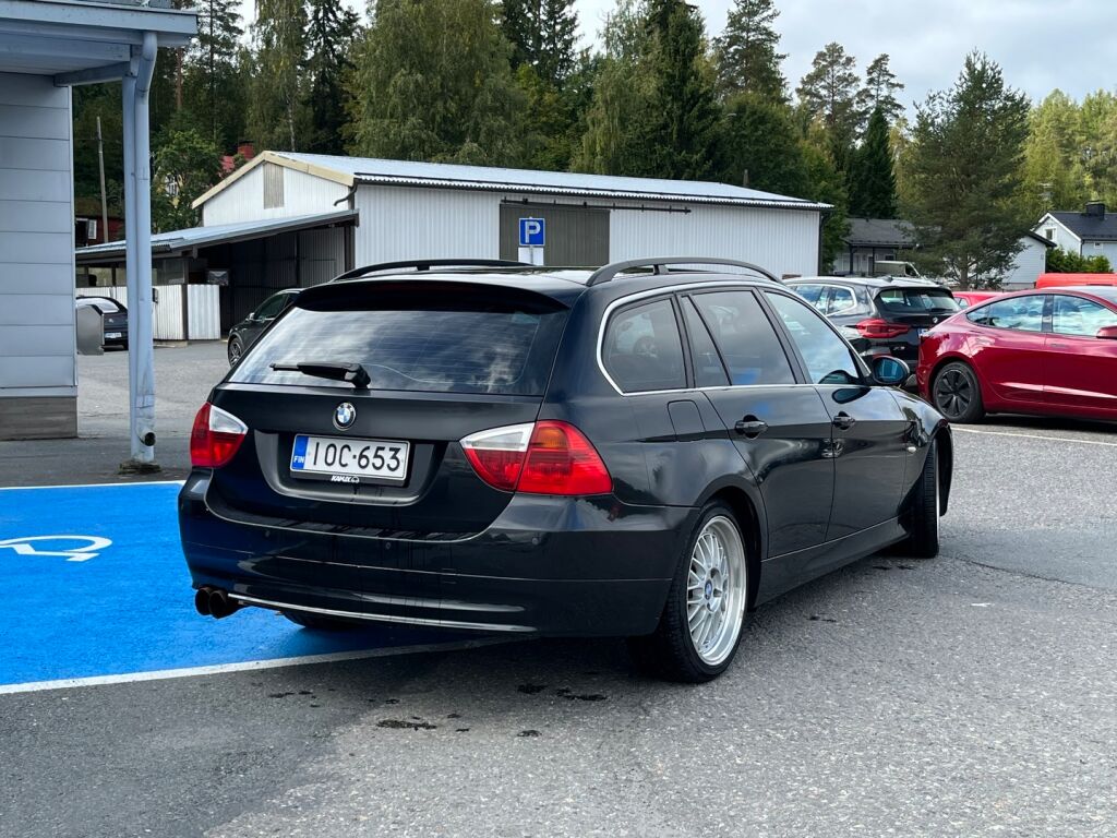 BMW 325 2006 Musta