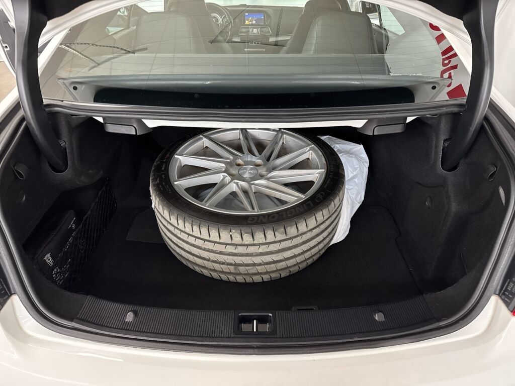 Mercedes-Benz E 2014 Valkoinen