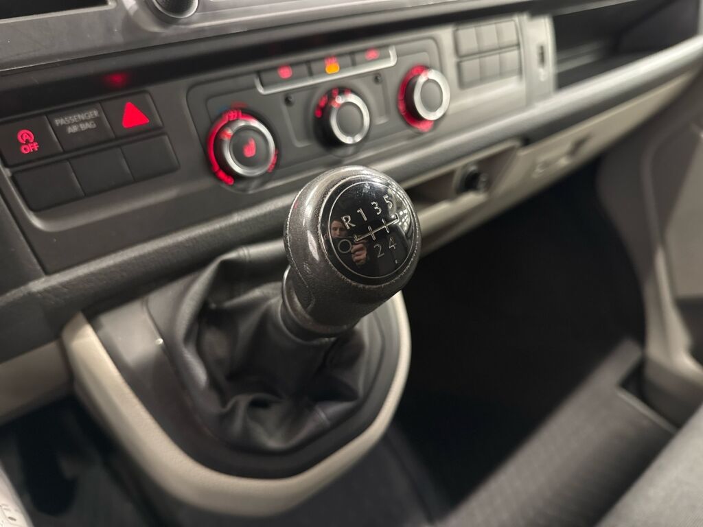 Volkswagen Transporter 2018 Valkoinen