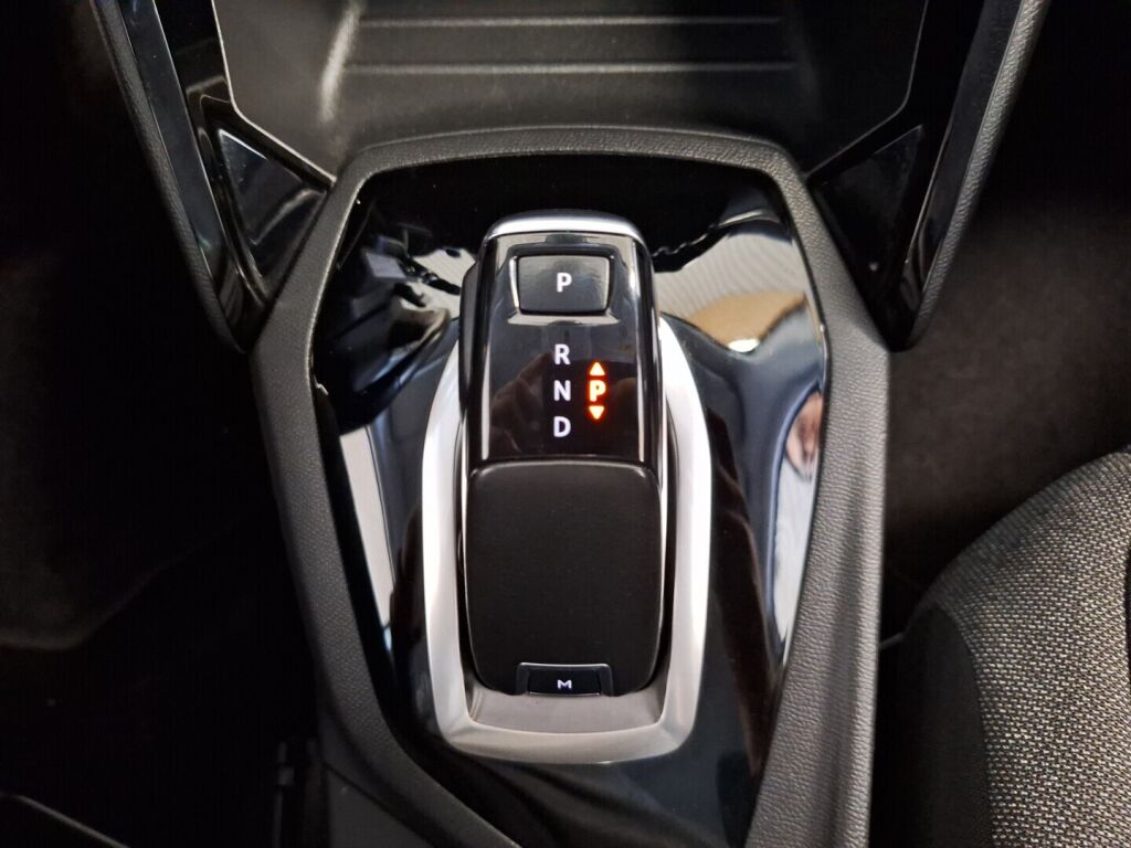 Peugeot 208 2020 Valkoinen