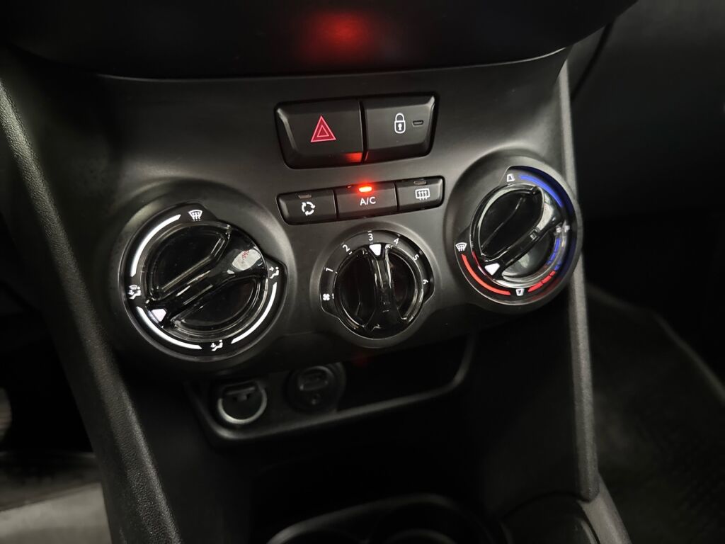 Peugeot 208 2018 Valkoinen