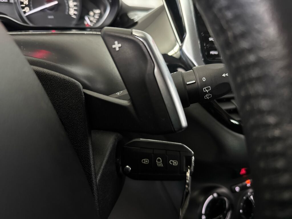 Peugeot 208 2018 Valkoinen