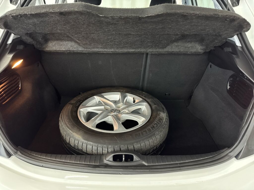 Peugeot 208 2018 Valkoinen