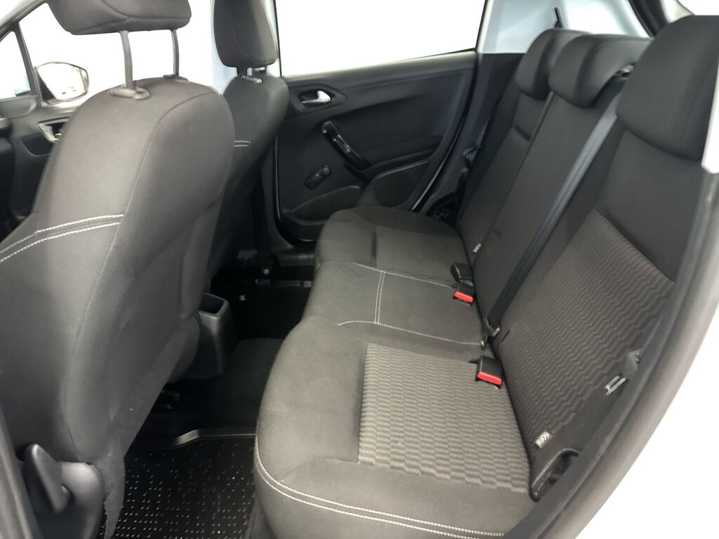 Peugeot 208 2018 Valkoinen