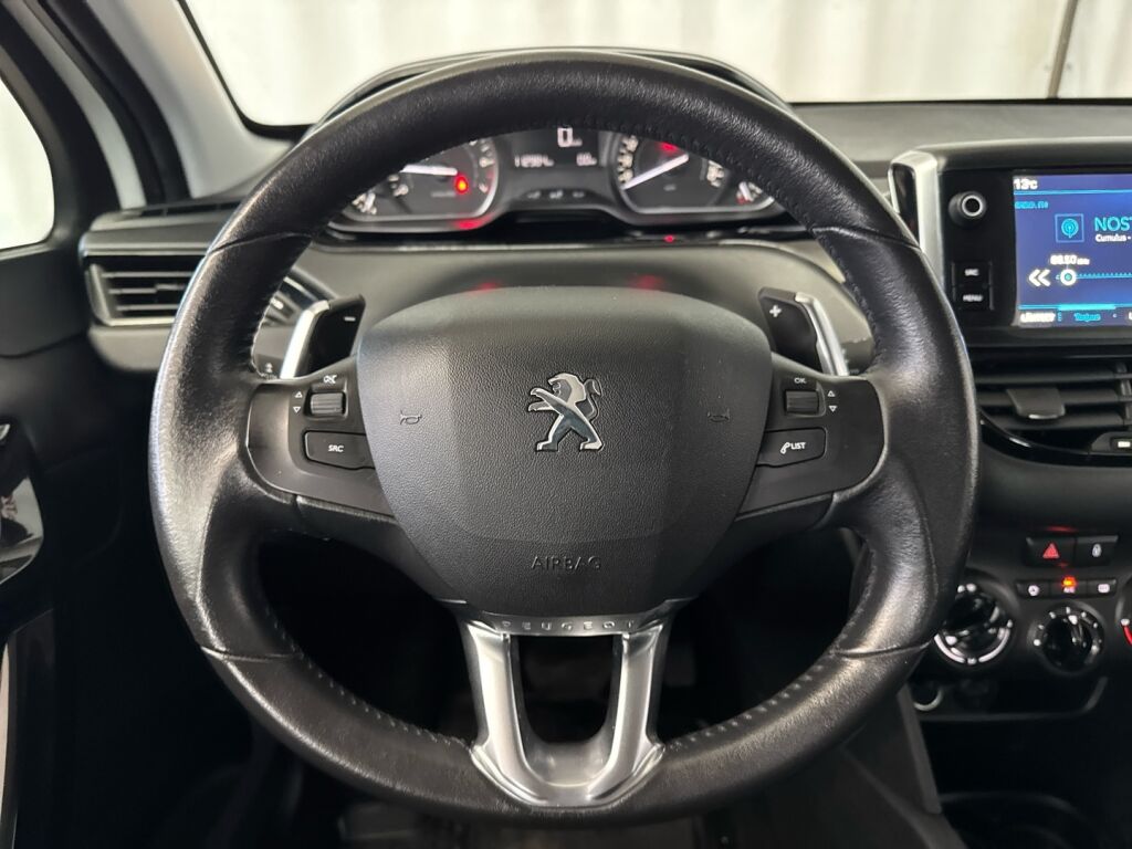 Peugeot 208 2018 Valkoinen