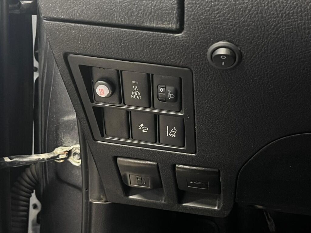 Toyota Hilux 2018 Met. Harmaa