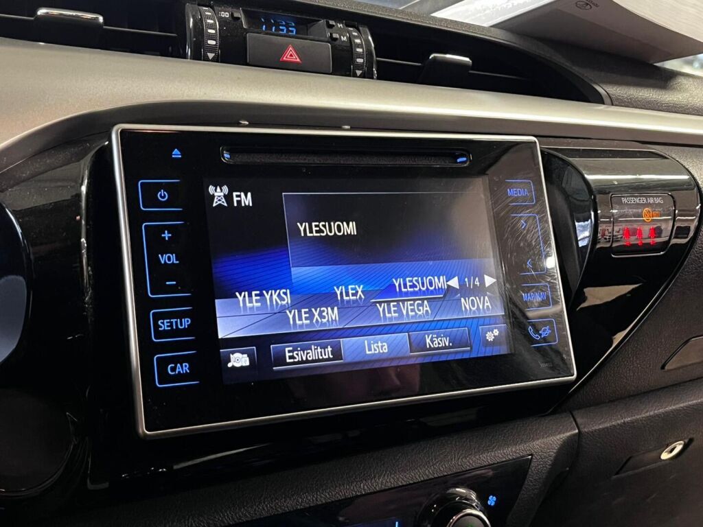 Toyota Hilux 2018 Met. Harmaa