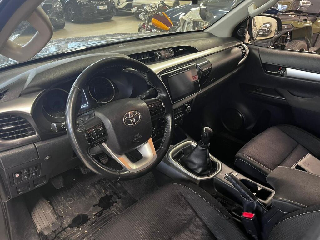 Toyota Hilux 2018 Met. Harmaa
