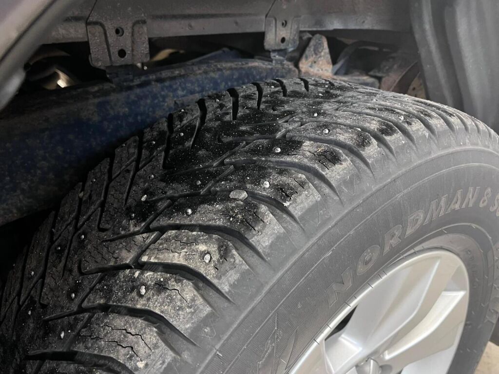 Toyota Hilux 2018 Met. Harmaa