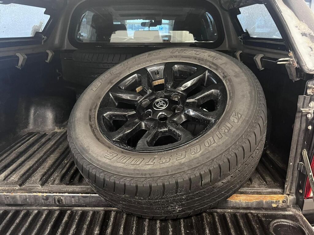 Toyota Hilux 2018 Met. Harmaa