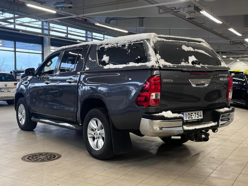 Toyota Hilux 2018 Met. Harmaa