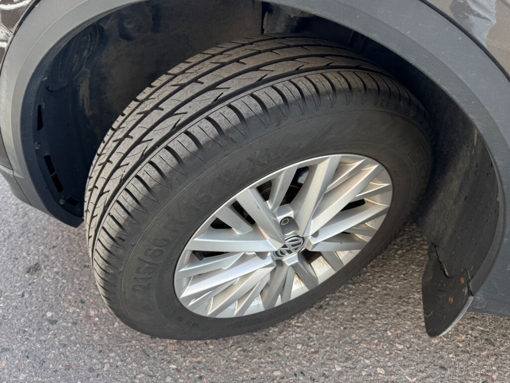 Volkswagen T-Roc 2018 Ruskea (beige)