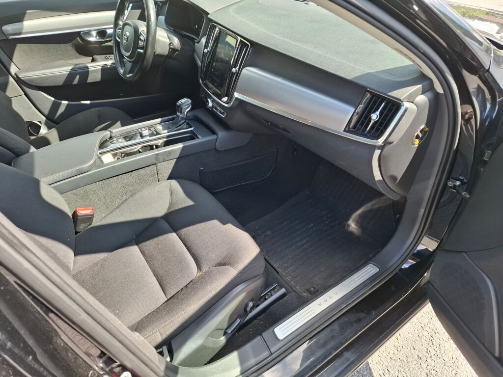 Volvo V90 2018 Musta