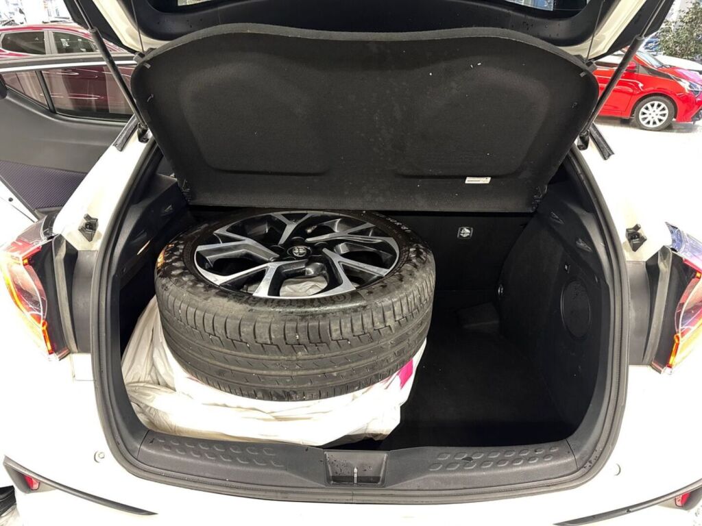 Toyota C-HR 2018 Valkoinen