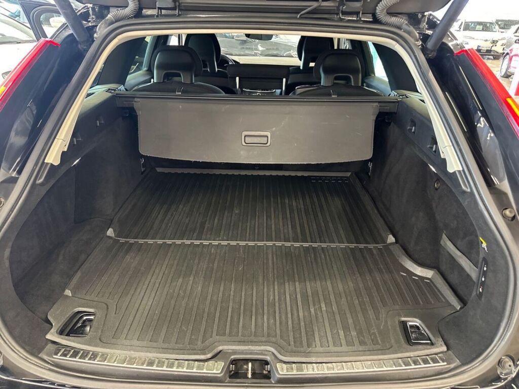 Volvo V90 2018 Musta
