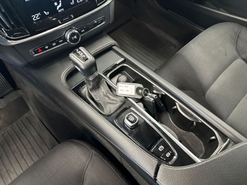 Volvo V90 2018 Musta